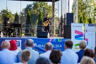 Grzegorz Turnau na fina³ 10. jubileuszowej edycji Festiwalu „Muzyka Zaklêta w Drewnie”